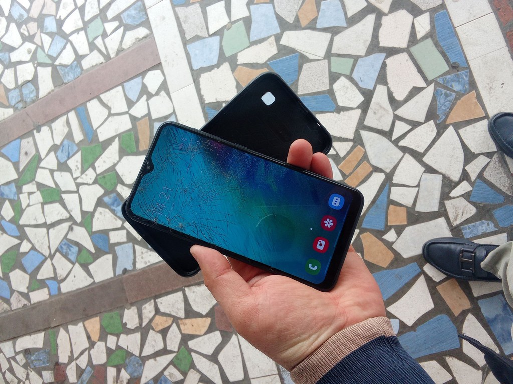 Samsung Galaxy A10 - 32GB, sensor shikastlangan, ishlayotgan, 180min batareya image 2