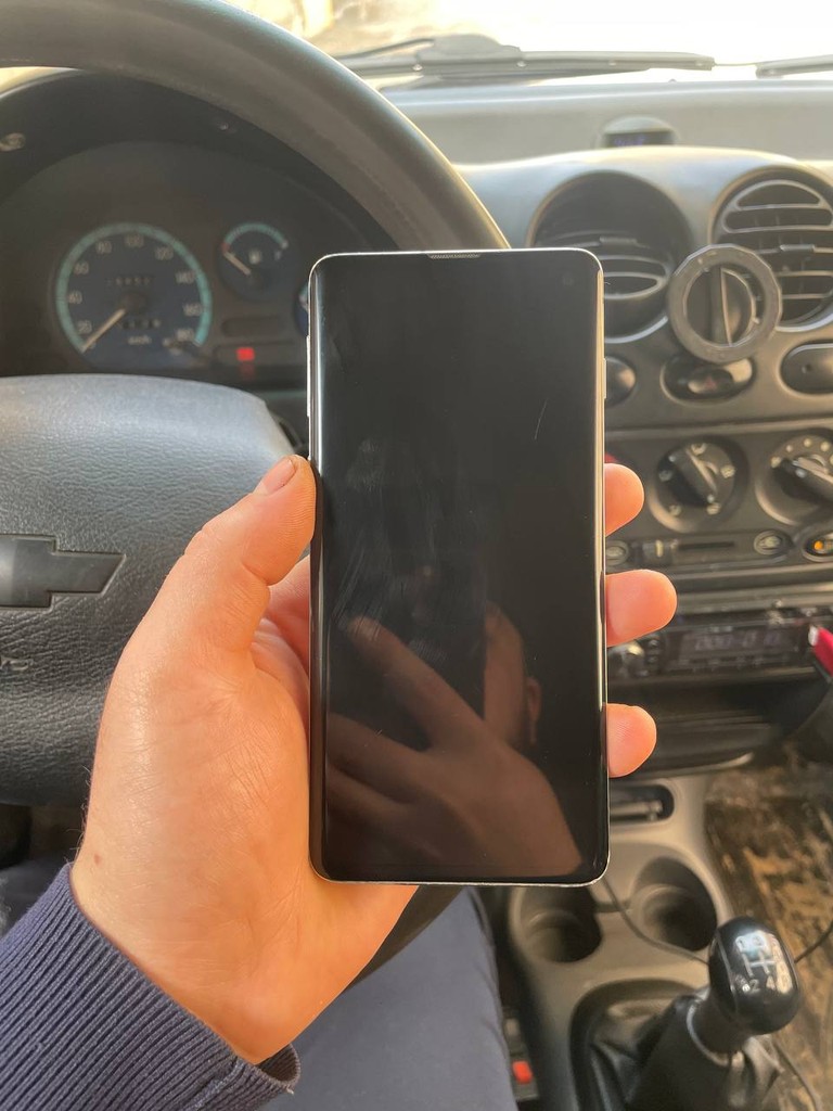 Samsung S10 - 512GB, yaxshi holatda, orqa qop siniq image 2