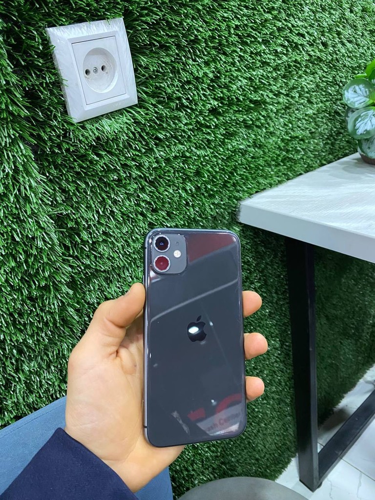 iPhone 11 64GB — holati rasmdagi, obmen yo'q image 1