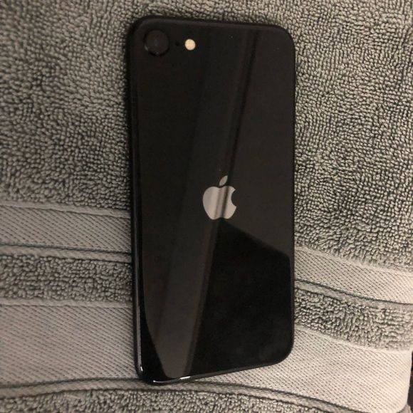 iPhone SE (2020) 64GB — USED, 76% battery image 2
