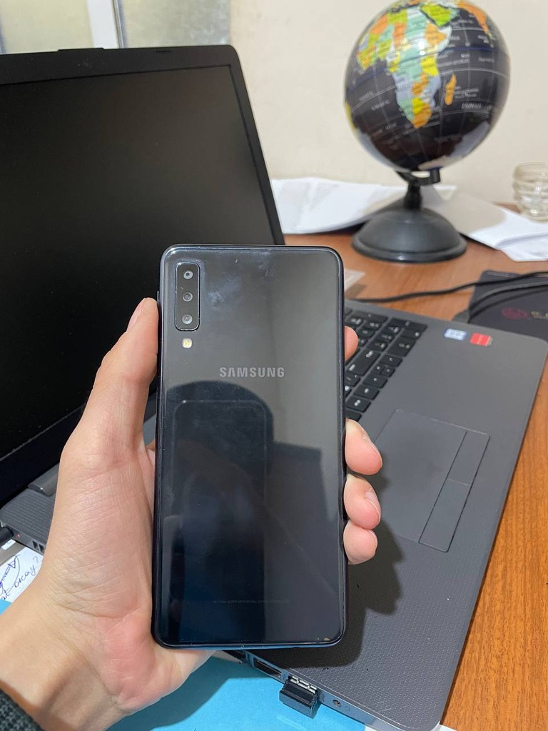 A7 2018 - 64 GB, qora, yaxshi holatda image 3