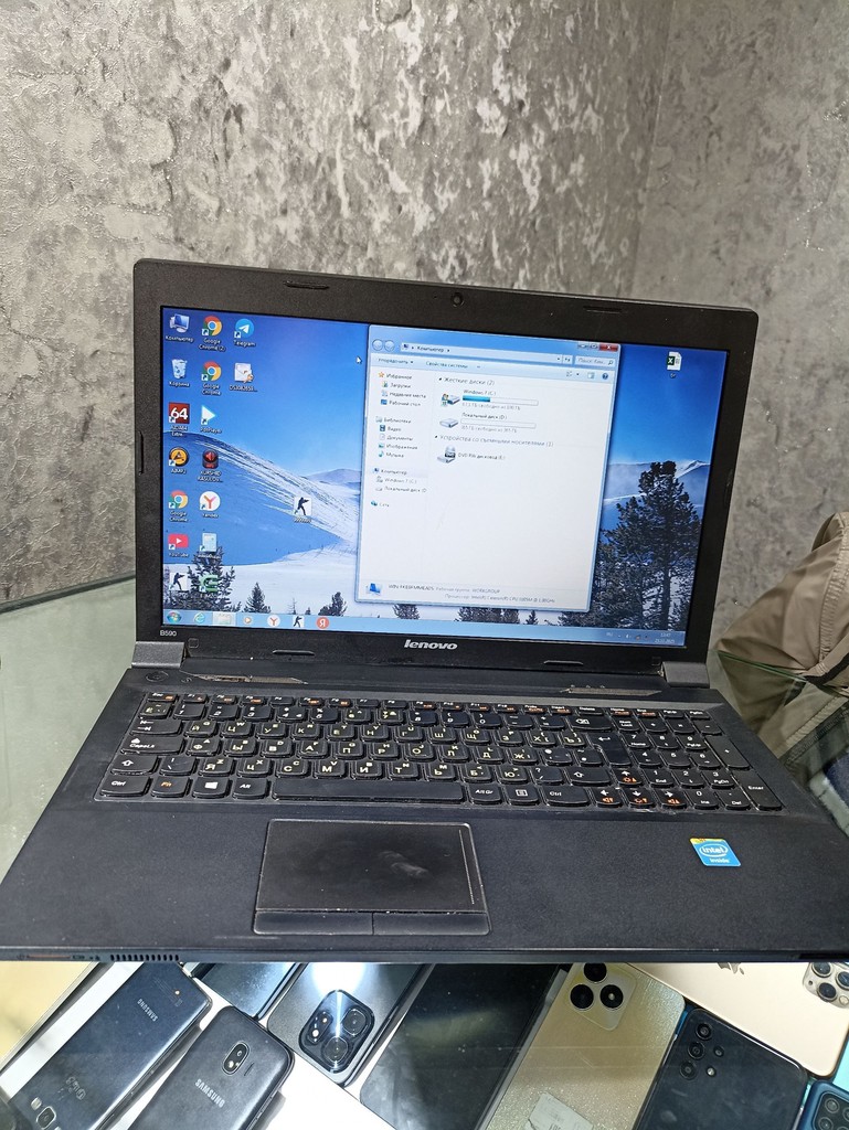 Lenovo laptop, 512GB SSD, ishlaydi yaxshi image 1