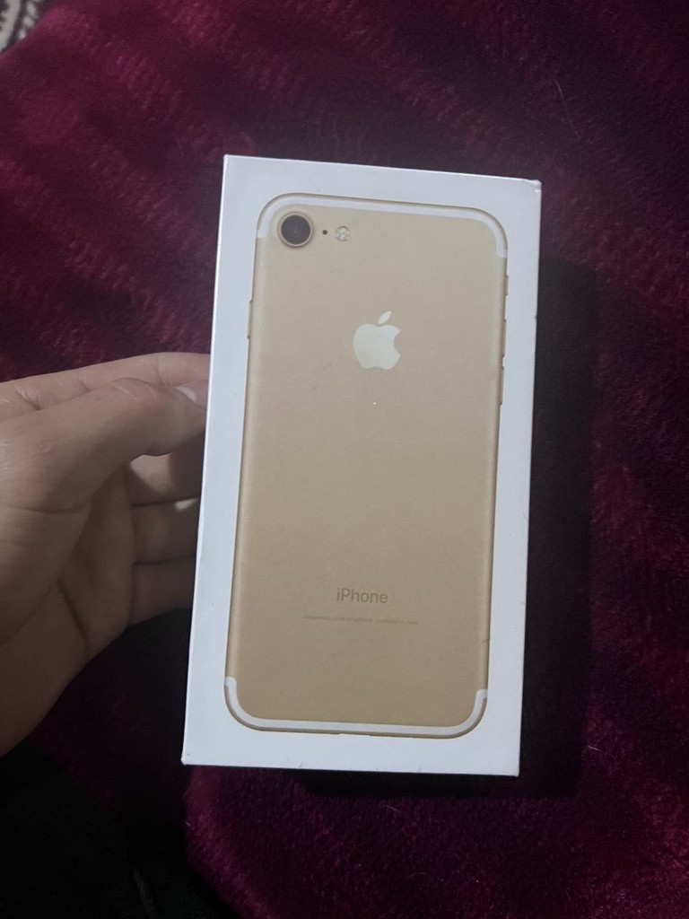 iPhone 7, gold, 128GB, batareya ishlamaydi image 1