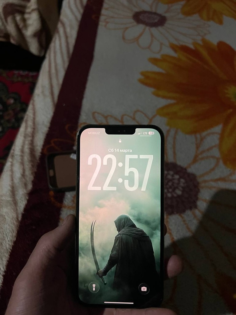 iPhone 13 Max 128GB - Gold, SIM unlocked, 91% battery, with docs image 4