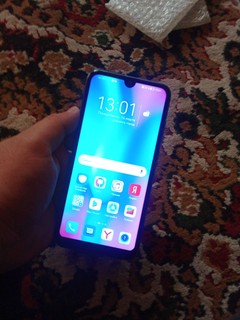 Honor 10 Lite, 32GB, ekranida kichik singan joy bor