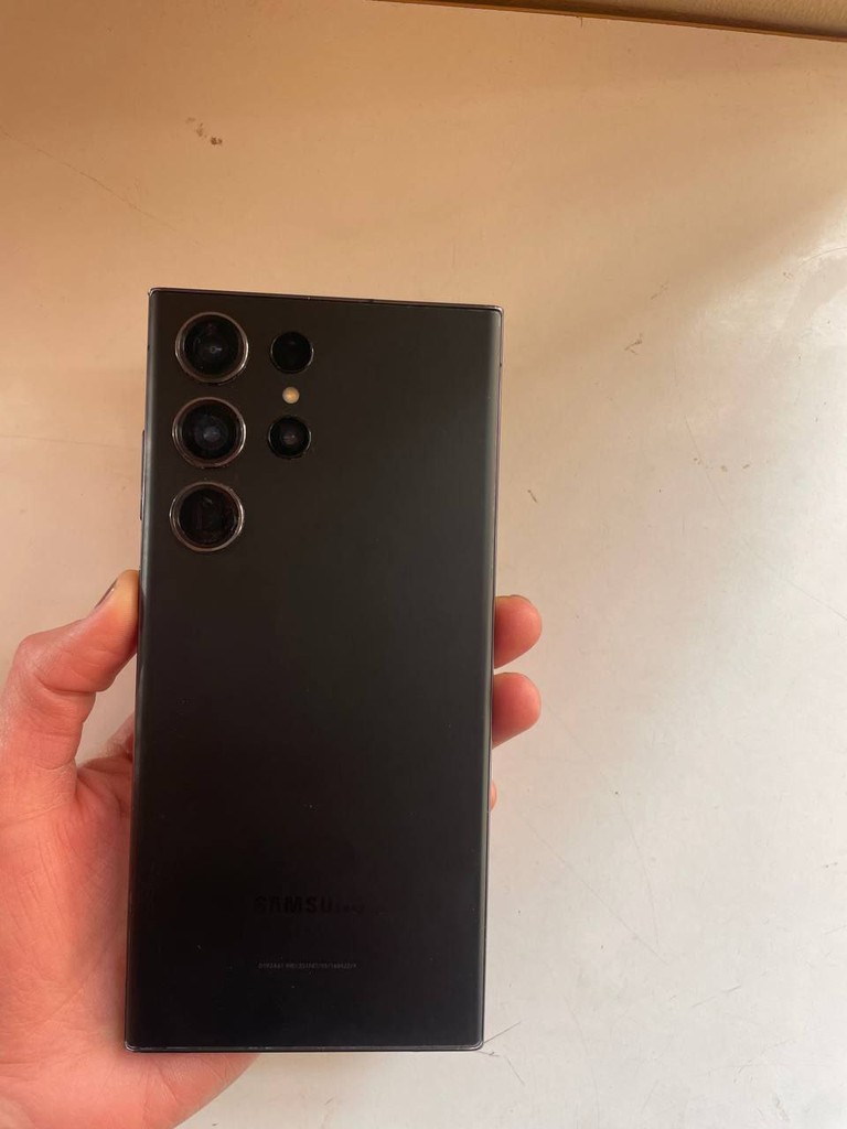 Samsung Galaxy S23 Ultra 256GB - qora, ishlatilgan, ekran yarim qismi muammo image 4