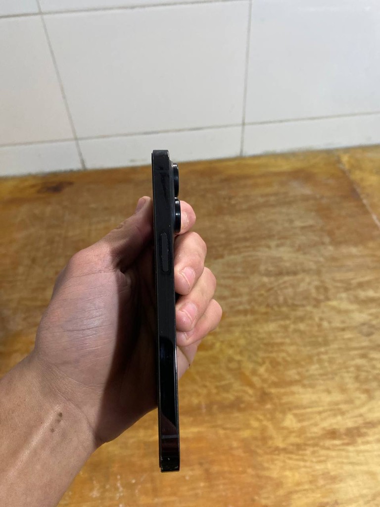 iPhone 14 Pro - 128GB, Black, 79% battery image 3