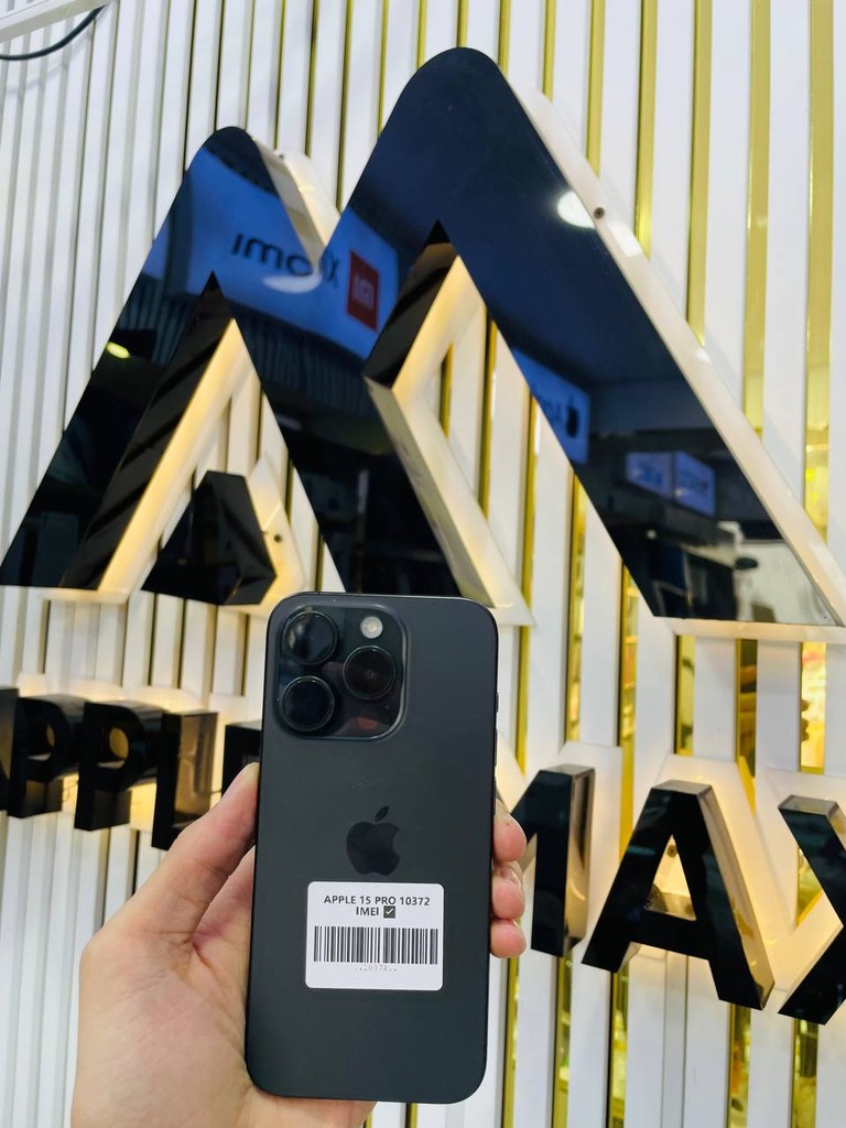 iPhone 15 Pro 128GB, Black Titanium, 87% battery, LIKE NEW image 1