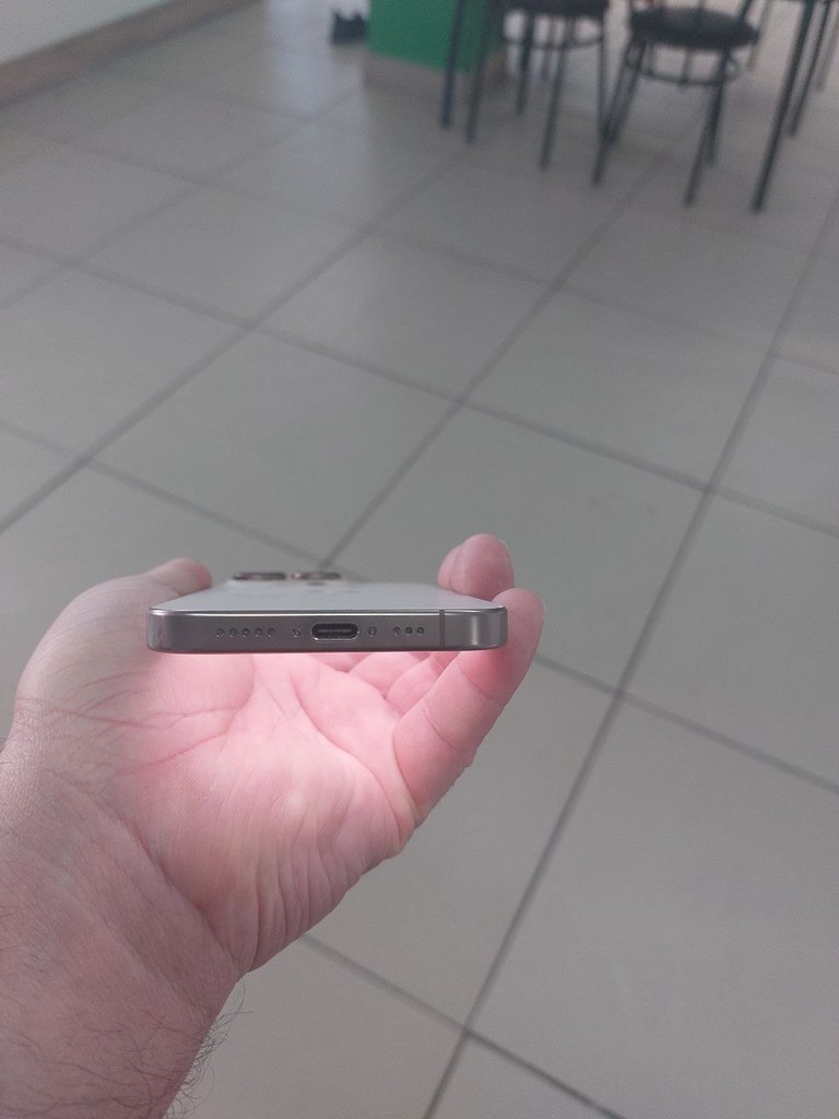 Apple iPhone 16 Pro - ideal condition, original 2 cases image 3