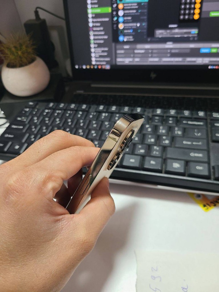 iPhone 14 Pro 256GB - GOLD, LIKE_NEW image 6