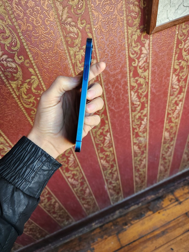 iPhone 12, 64GB, Ko‘k, iOS 26.2.1, Face ID, Ekran toza image 3