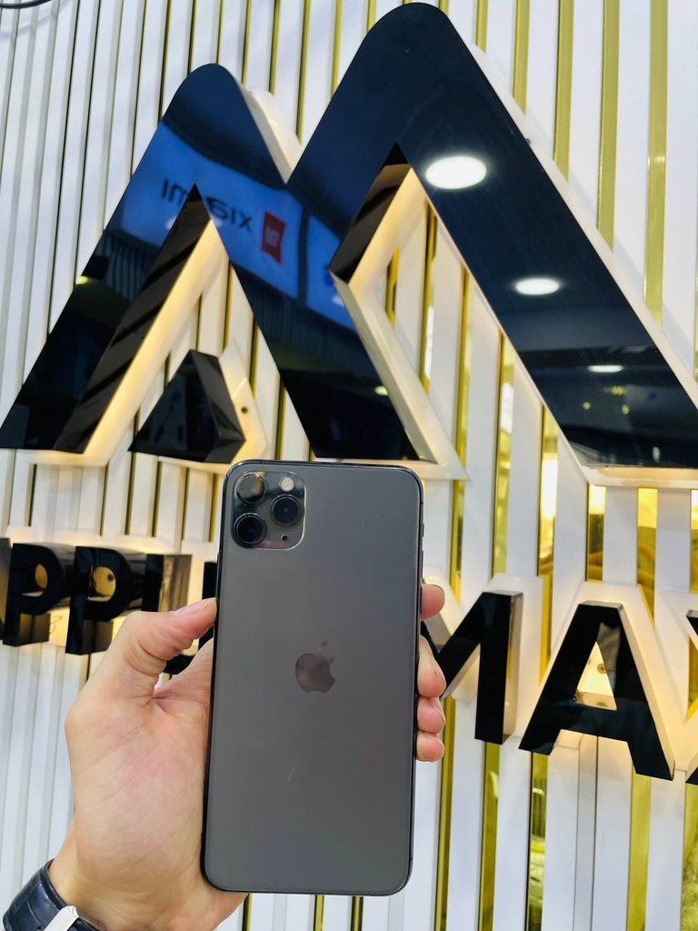 Apple iPhone 11 Pro Max 64GB - Black, 81% battery, 30 kun garanti image 1