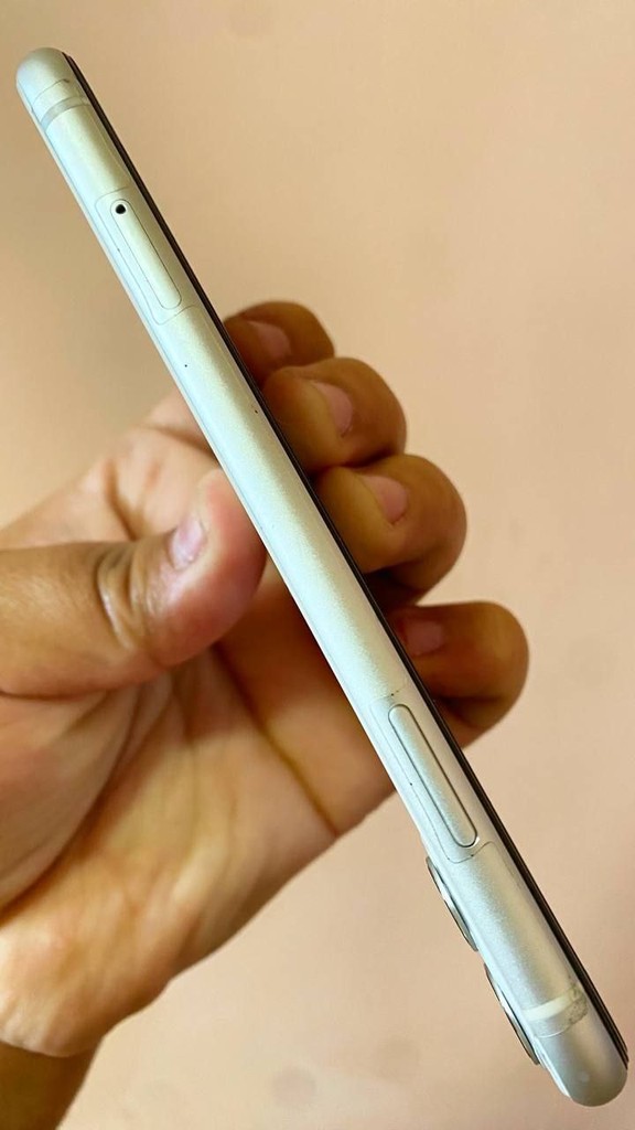 iPhone 11 128GB – White, IDEAL condition image 1