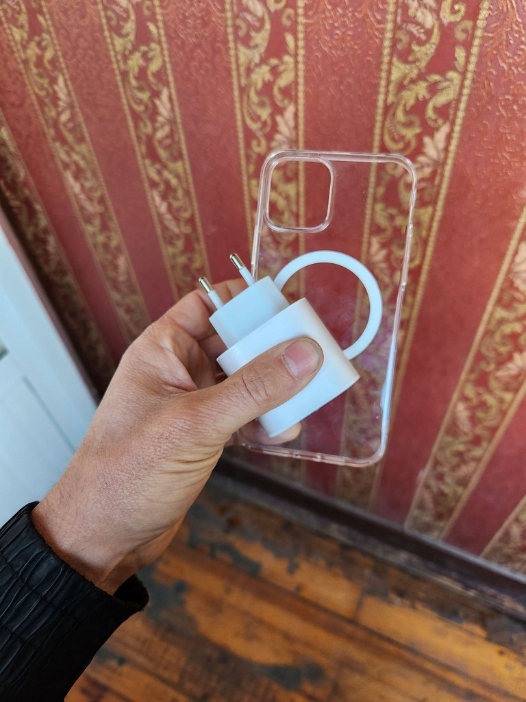 iPhone 12, 64GB, Ko‘k, iOS 26.2.1, Face ID, Ekran toza image 5