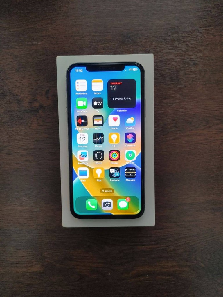iPhone X 64GB, White, Face ID, Battery 71% image 2