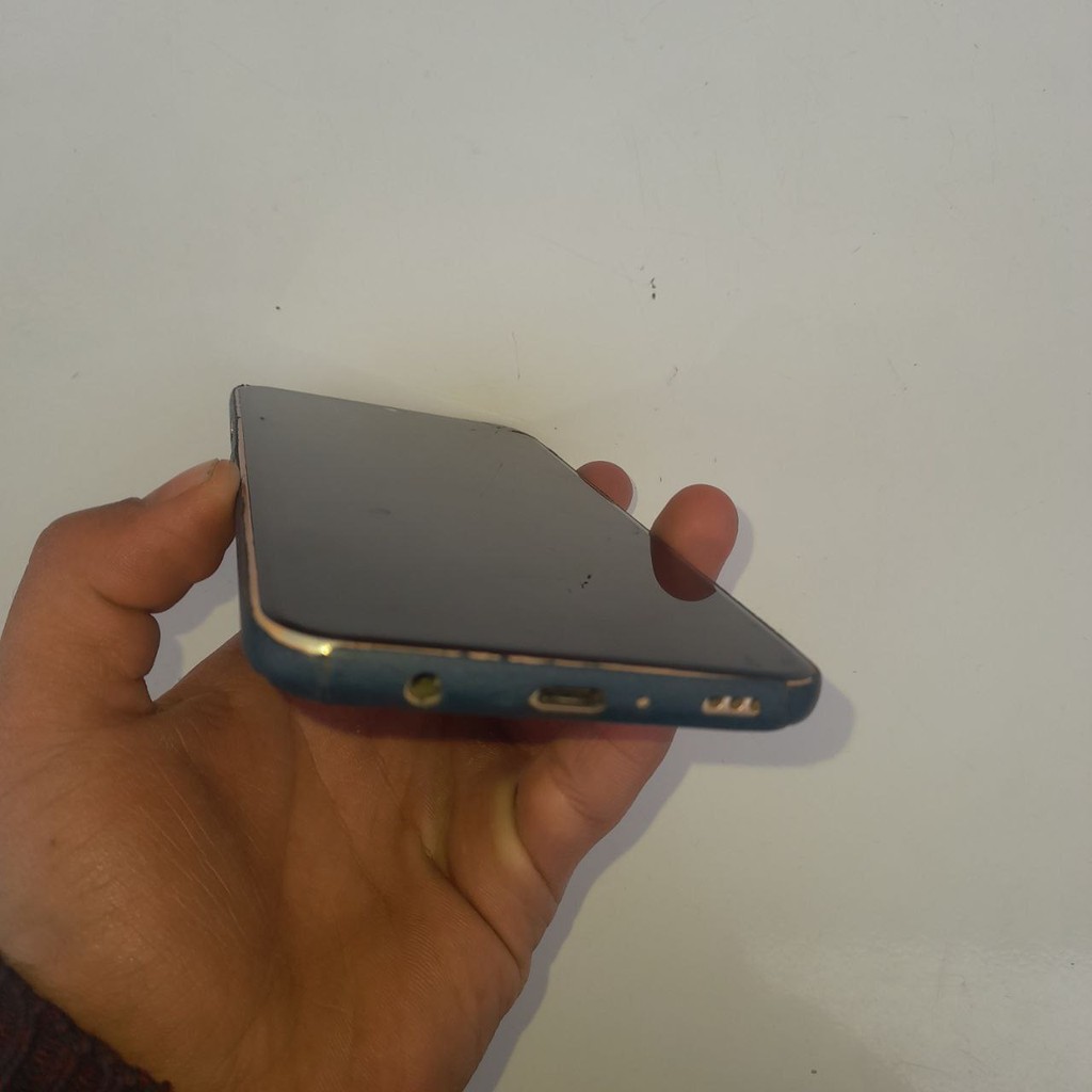 LG V60 8/128GB, ishlaydi tez, ekran krishka bor image 3