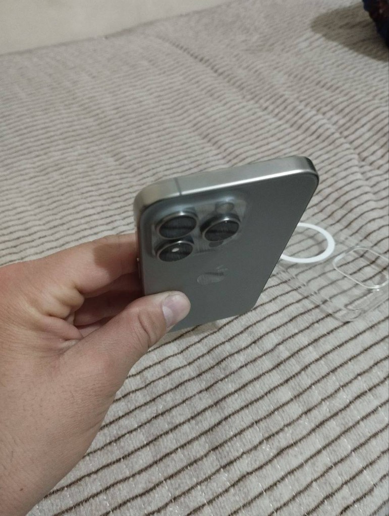 iPhone 15 Pro 128GB Titan — original charger included image 4