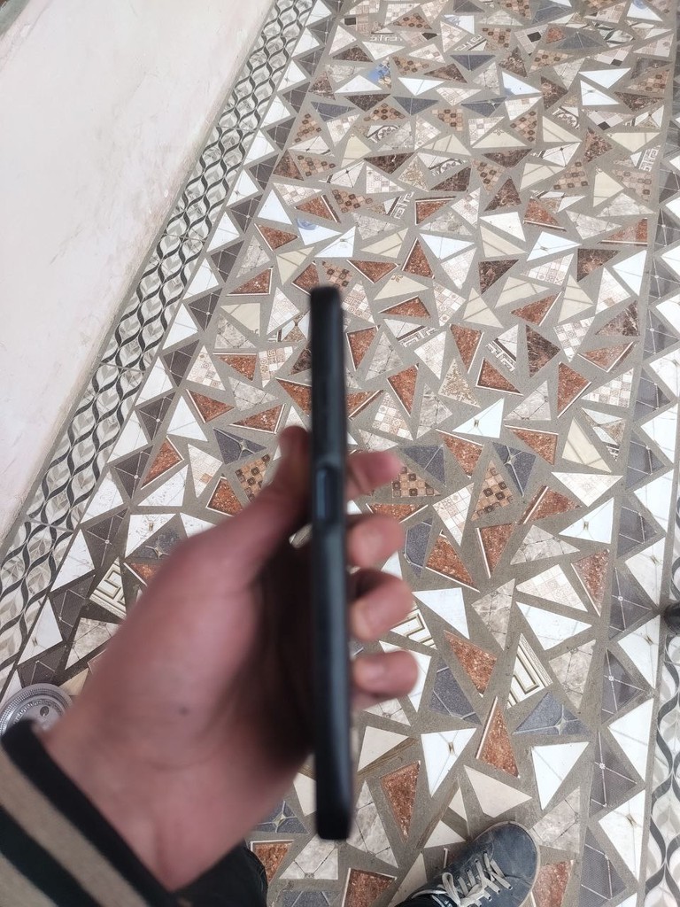 Infinix Hot 30 I — 6/128GB, yaxshi kamera, qora rang image 3