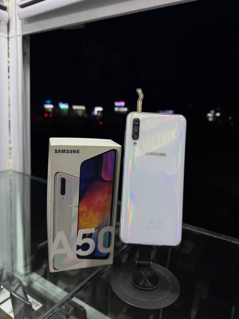 Samsung A50 - 4/64GB, LIKE_NEW image 2
