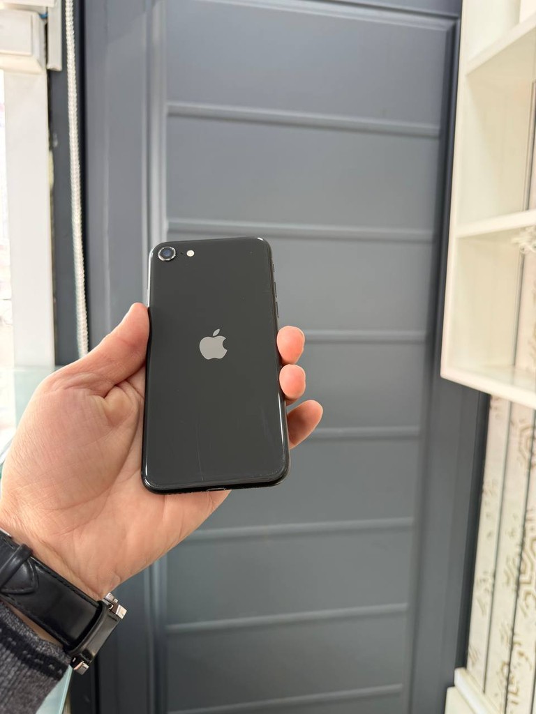 iPhone SE 64GB NEW image 2