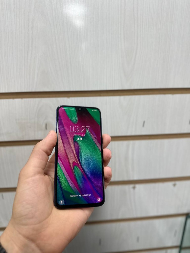 Galaxy A40, 4/64GB, rangi rasmda, holati zo'r image 2