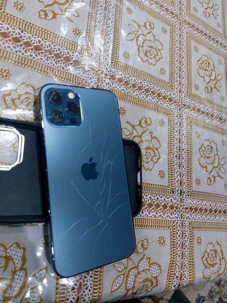 iPhone 12 Pro 128GB, ekran singan, Face ID ishlaydi image 3