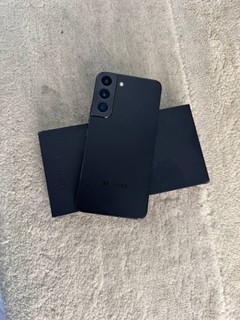 Galaxy S22 8/256GB — LIKE NEW