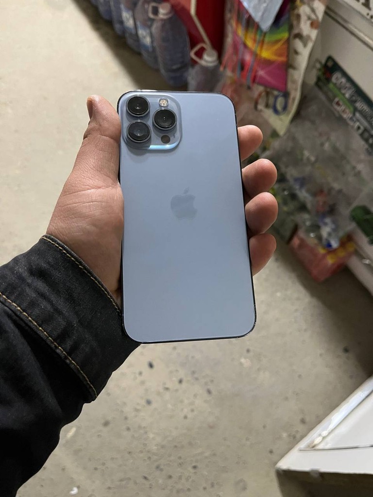 iPhone 13 Pro Max 128GB Blue - Like New image 4