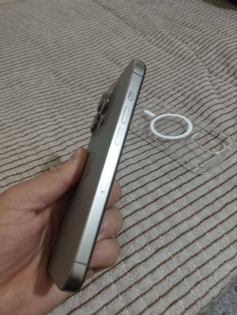 iPhone 15 Pro 128GB Titan — original charger included image 3