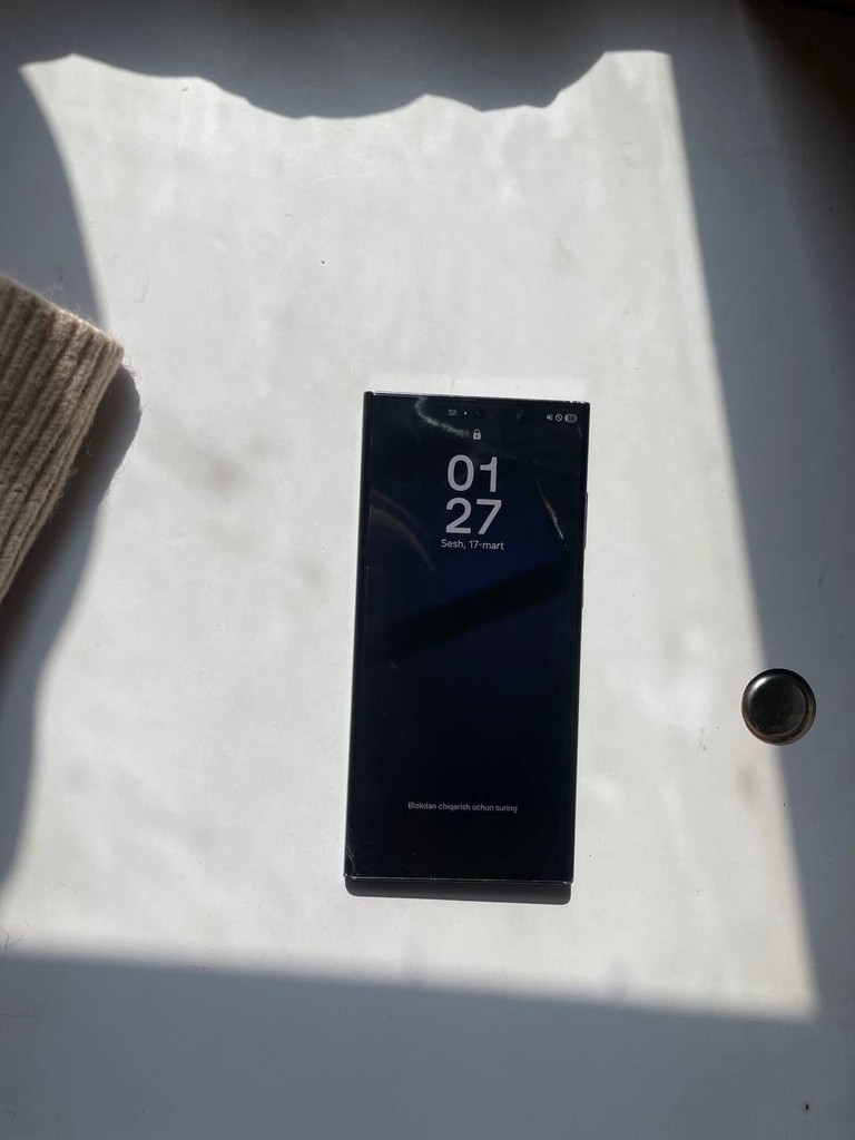 Samsung Galaxy S23 Ultra 256GB - qora, ishlatilgan, ekran yarim qismi muammo image 2