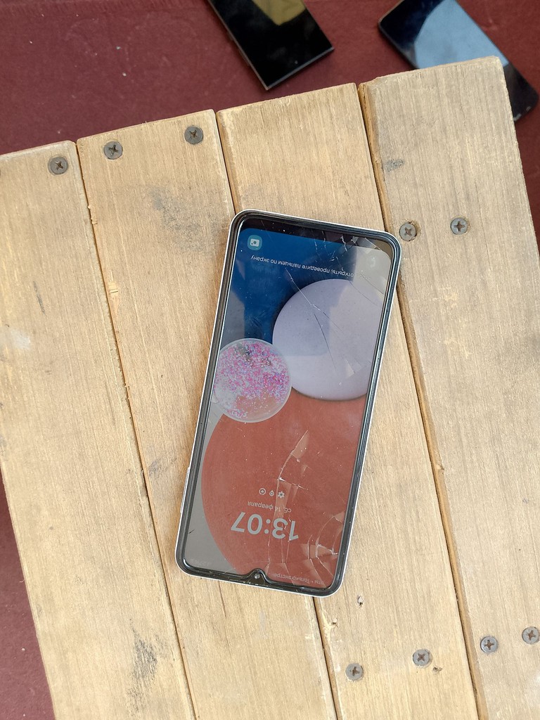 iPhone A13, 32GB, sensor siniq, ishlayotgan tel image 1