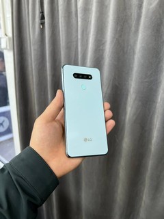 LG Q51, 32GB xotira, 5000mAh batareya