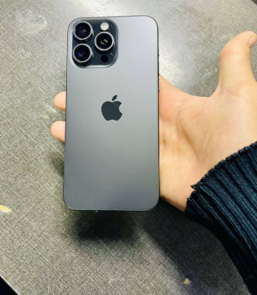 iPhone 15 Pro Max 256GB Black Titanium (LIKE_NEW) image 1