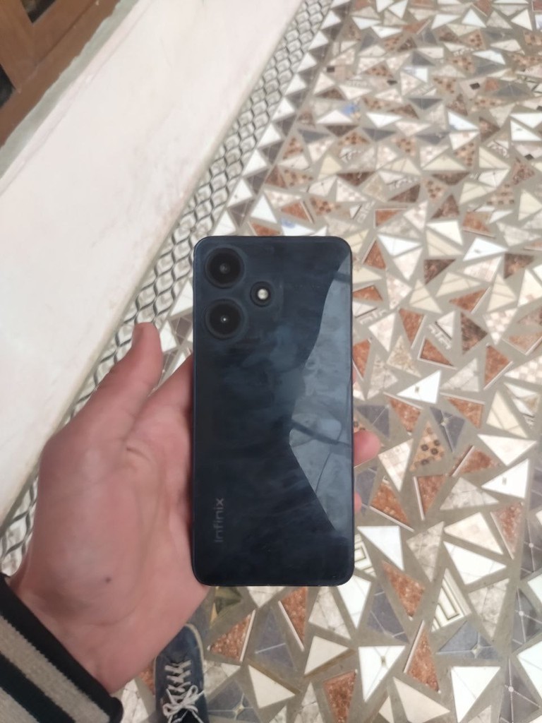 Infinix Hot 30 I — 6/128GB, yaxshi kamera, qora rang image 2
