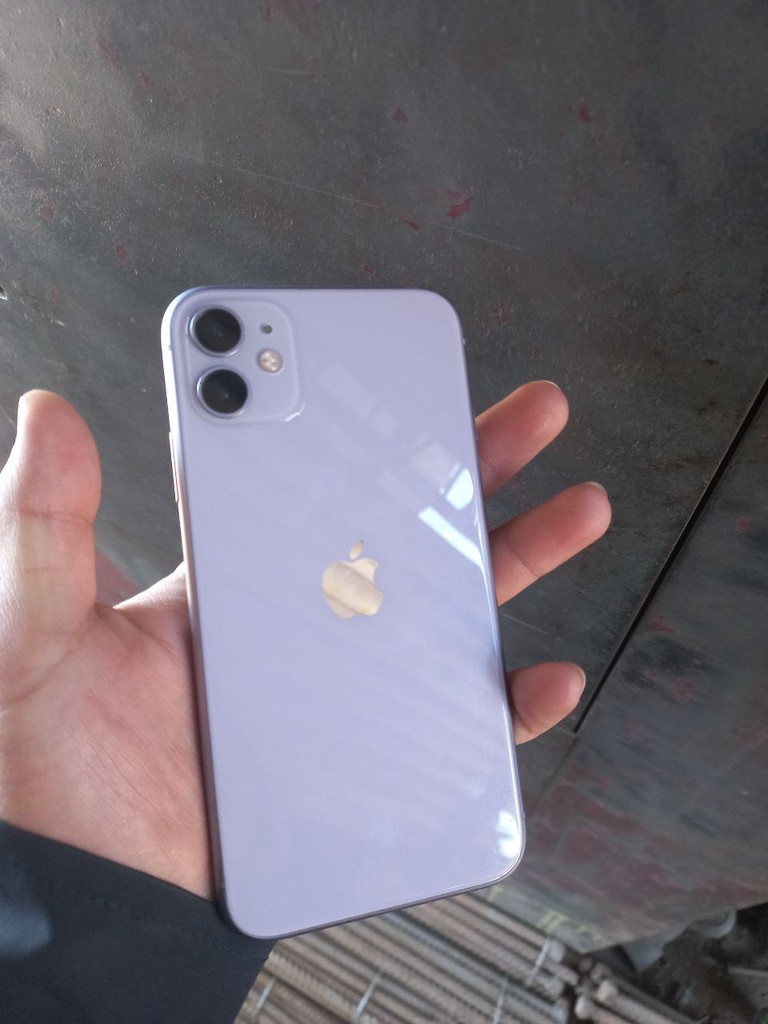 iPhone 11 64GB image 2