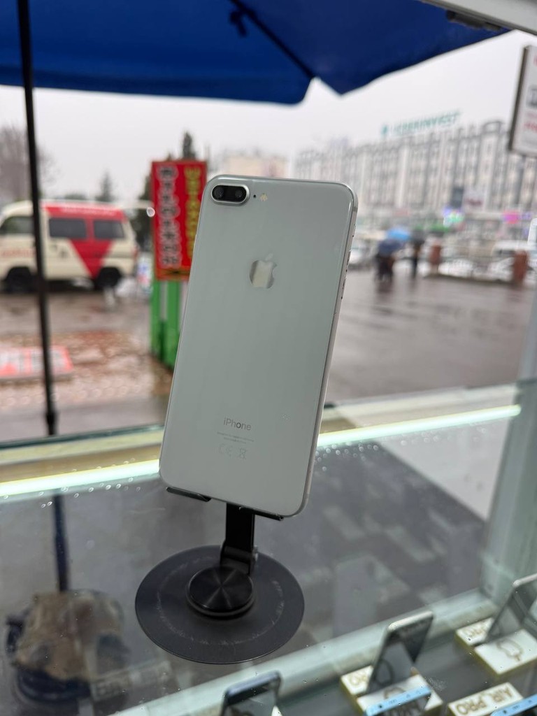 iPhone 8 Plus - 64GB image 2