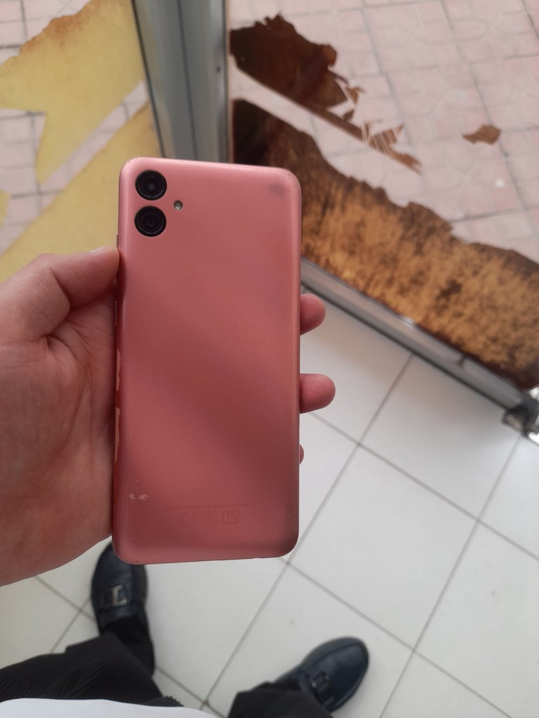 Samsung A04e, 32GB, 250min, ekranida dog'i bor, IMEI OK image 2