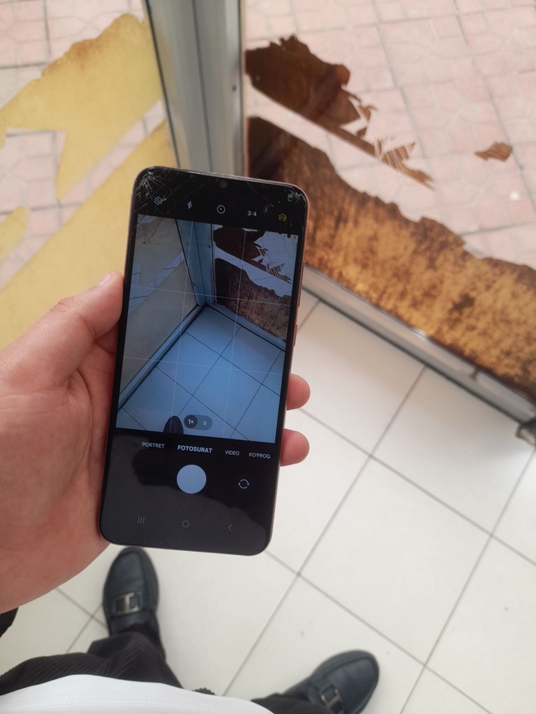 Samsung A04e, 32GB, 250min, ekranida dog'i bor, IMEI OK image 1